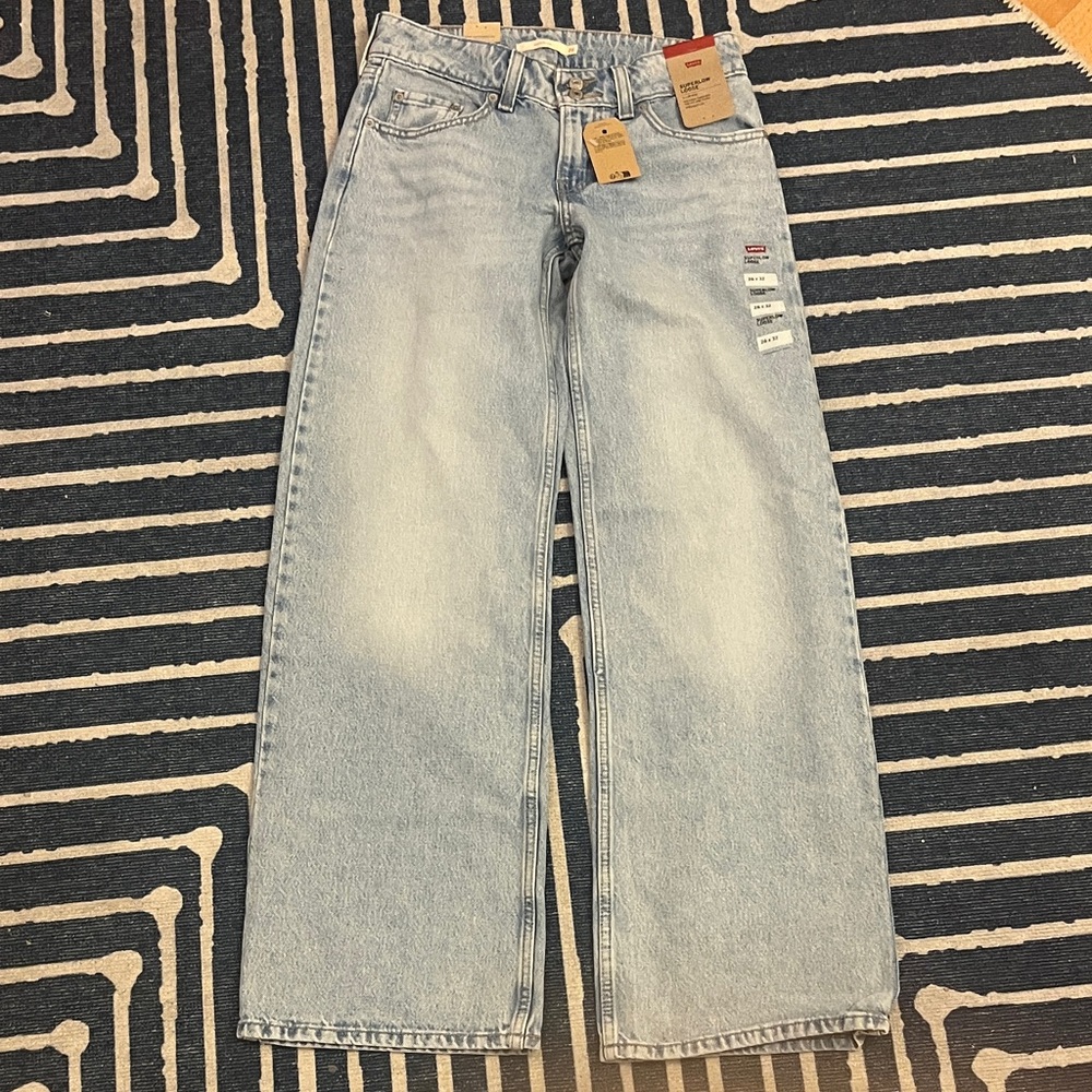 Levi's Women's super low loose 26x32 Jeans in Light Blue NWT